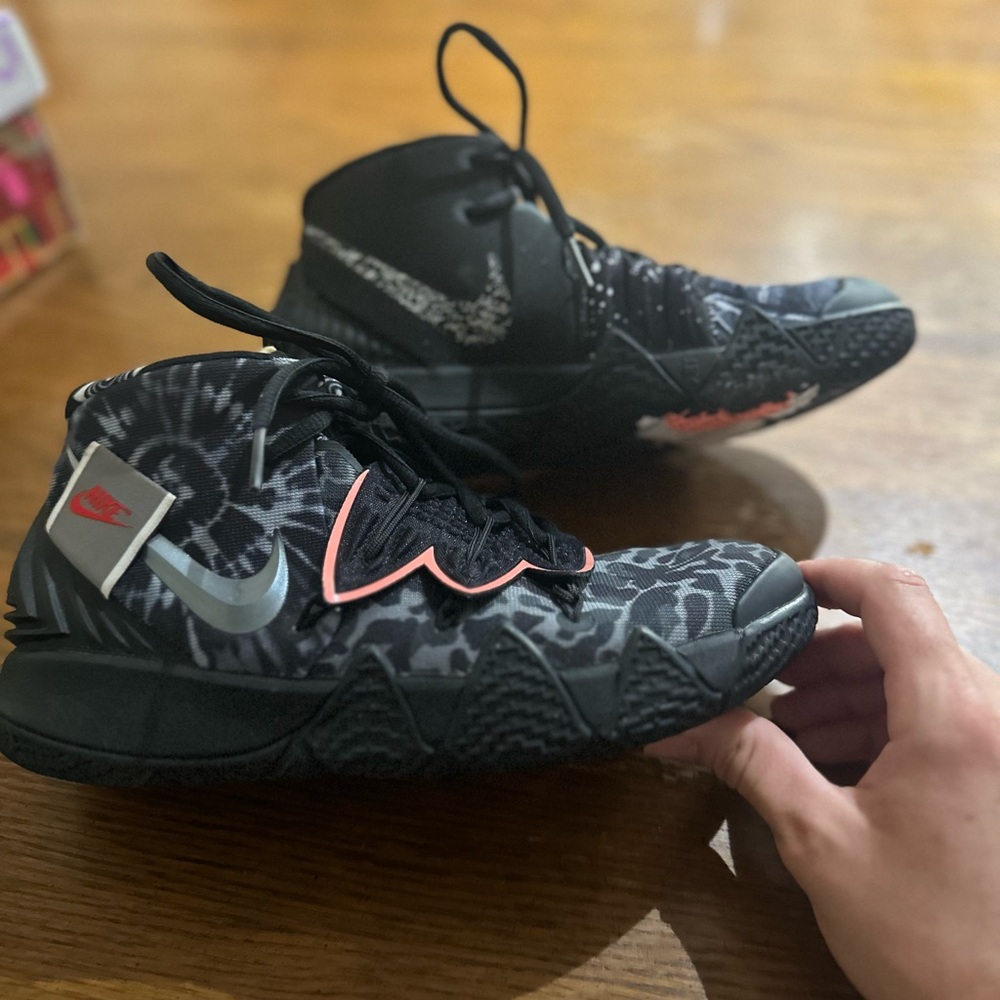 Nike hybrid S2 (GS). Worn for an hour maybe. Excellent condition No wear or tear